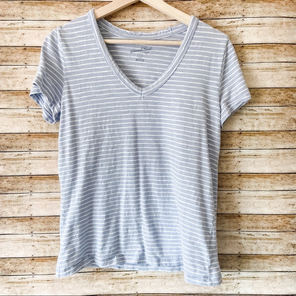 Universal Thread Blue White Striped Vneck Top Sm